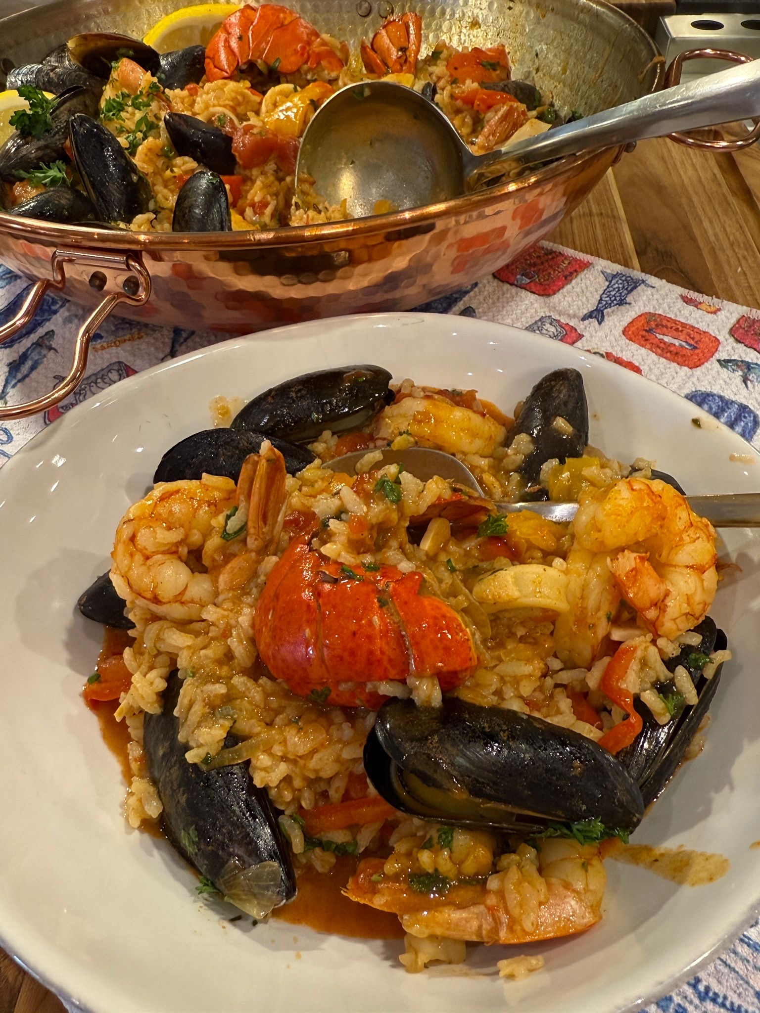 A plate of arroz de marisco.