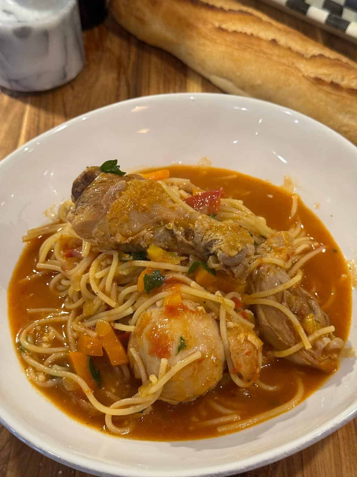 A bowl of frango guisada. 