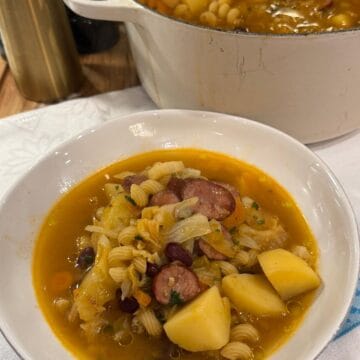 A bowl of sopa a Portuguesa.