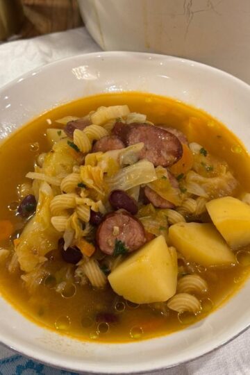 Sopa À Portuguesa in a bowl.